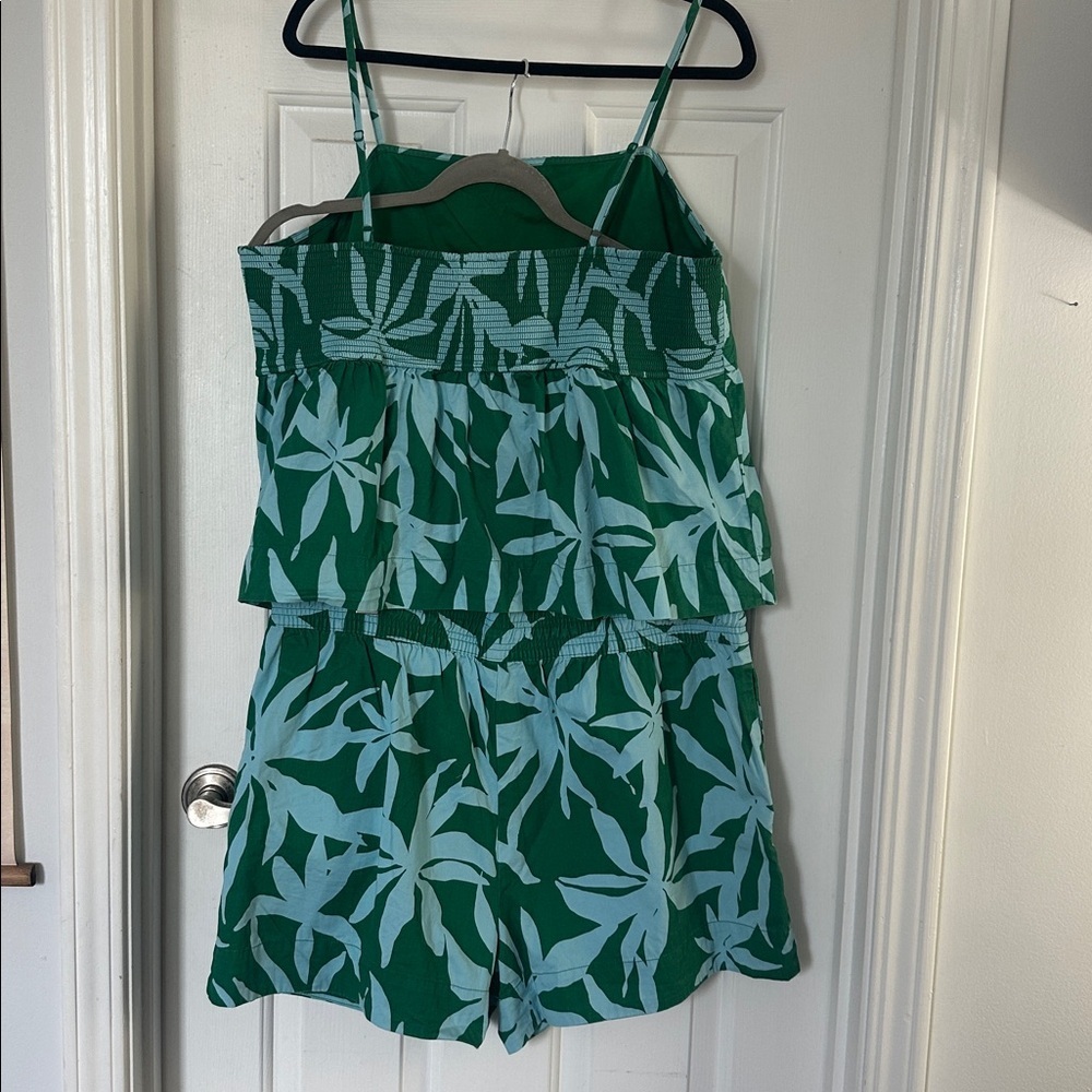 Green Leaf Print Women’s Shorts - Picture 5 of 8